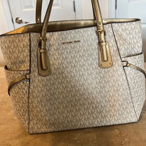 Authentic Michael Kors tote bag. Great condition! OBO